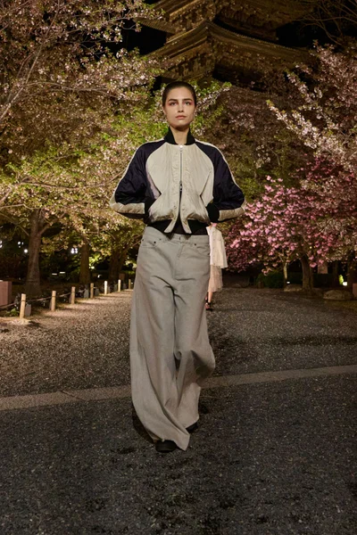 Look 48